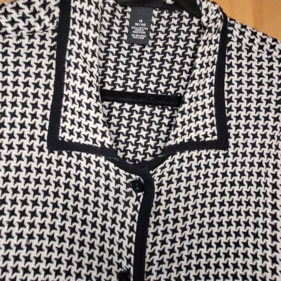 Houndstooth Sweater Button Front Cardigan 1X - Picture 5 of 6
